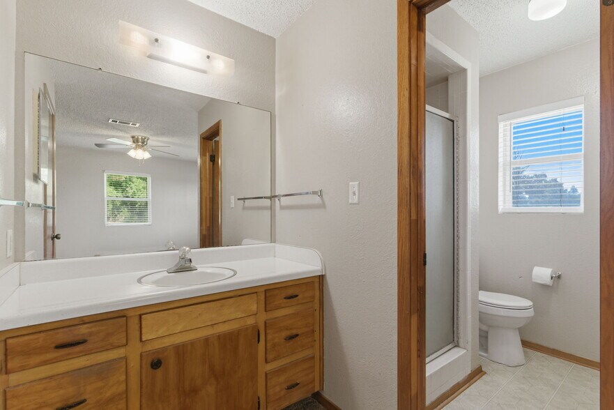 More Photos Of 3523 E Highway 199, Springtown Office For Sale