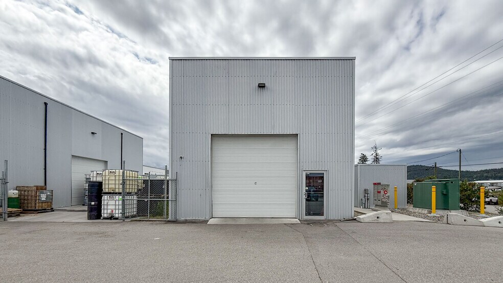 More Photos Of 9013-9021 Jim Bailey Rd, Kelowna Manufacturing For Sale