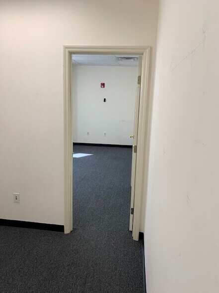 More Photos Of 2800 Lancaster Ave, Wilmington Storefront Retail Office For Lease