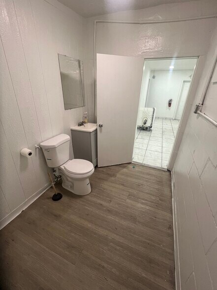 More Photos Of 840 16th St S, Saint Petersburg Office For Lease