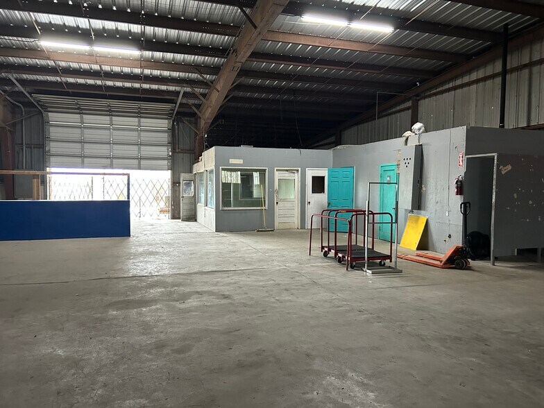 More Photos Of 5568 Ayers St, Corpus Christi Warehouse For Lease