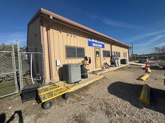 More Photos Of 200 Bunton Creek Rd, Kyle Distribution For Lease