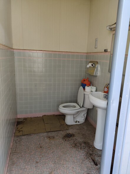 More Photos Of 308 E Pima St, Gila Bend Auto Repair For Sale