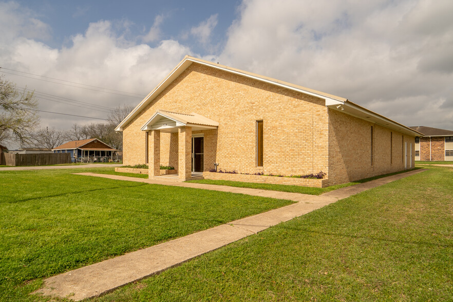 Primary Photo Of 514 Dugger St, Edna Religious Facility For Sale