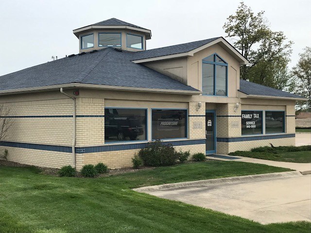 More Photos Of 48646 Gratiot Ave, New Baltimore Office For Sale