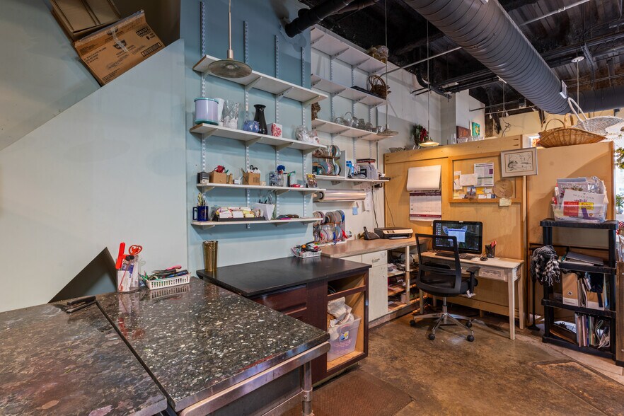 More Photos Of 13885 Hedgewood Dr, Woodbridge Office Residential For Sale
