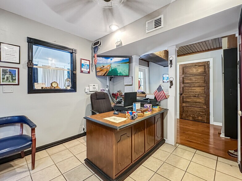 More Photos Of 1505 S Hwy 95A, Cantonment Freestanding For Sale