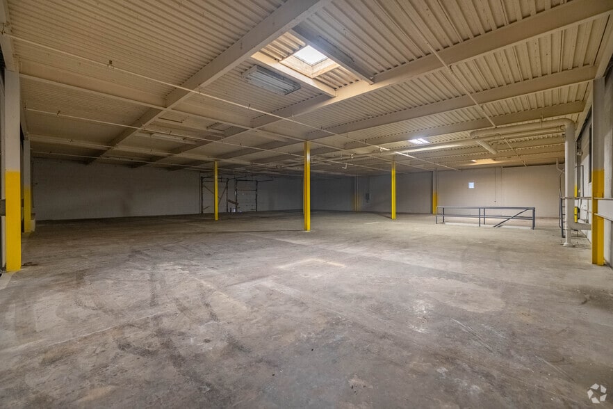 More Photos Of 2181 Grand Ave, Cincinnati Manufacturing For Sale