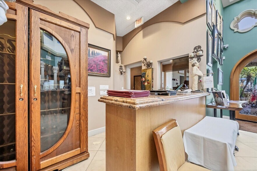 More Photos Of N TAMIAMI TRL NOKOMIS FL 34275, Nokomis General Retail For Sale