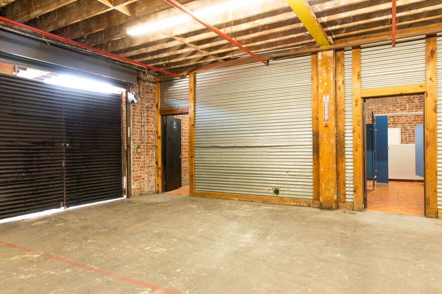 More Photos Of 615 E 61st St, Los Angeles Light Manufacturing For Sale