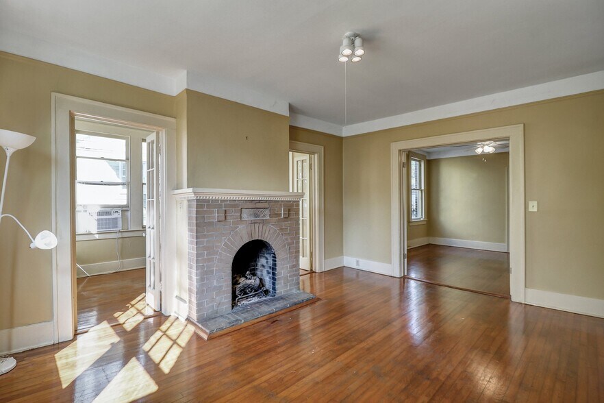 More Photos Of 210 E 48th St, Savannah Apartments For Sale
