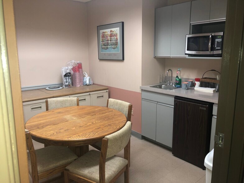 More Photos Of 271 US Highway 46, Fairfield Office For Lease