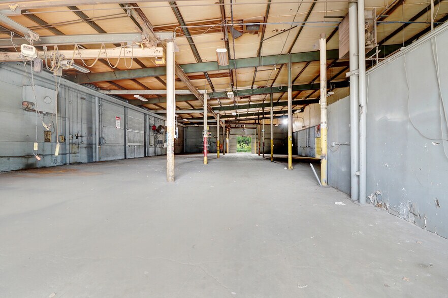 More Photos Of 5832 Lease Ln, Raleigh Manufacturing For Lease