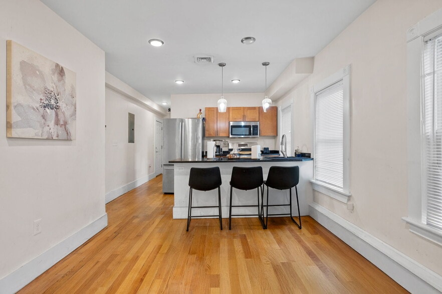 More Photos Of 33 Clinton St, Framingham Apartments For Sale