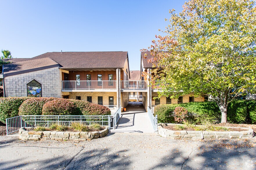 More Photos Of 103 N Meadows Dr, Wexford Medical For Lease