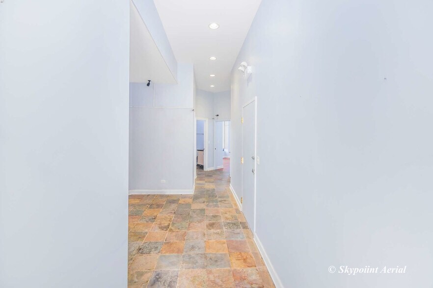 More Photos Of 1604 W Monroe St, Chicago Apartments For Lease