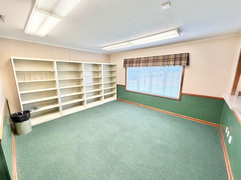 More Photos Of 105 N Hickory St, Aberdeen Flex For Sale