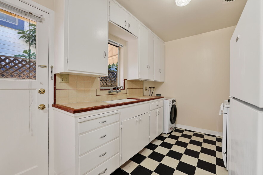 More Photos Of 2717 V St, Sacramento Multifamily For Sale