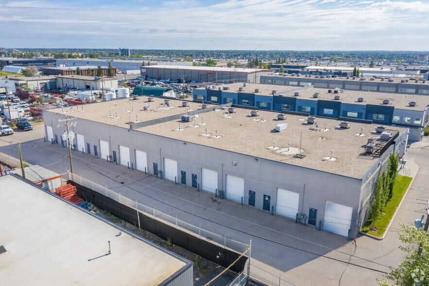 More Photos Of 2710 3rd Ave NE, Calgary Manufacturing For Sale