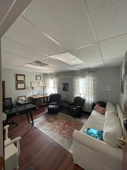 More Photos Of 702 Commerce Dr, Perrysburg Office For Lease