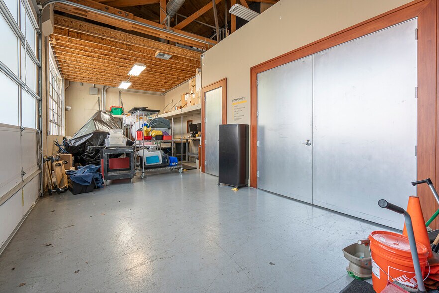 More Photos Of 1714 Broadway St, Vancouver Auto Repair For Lease