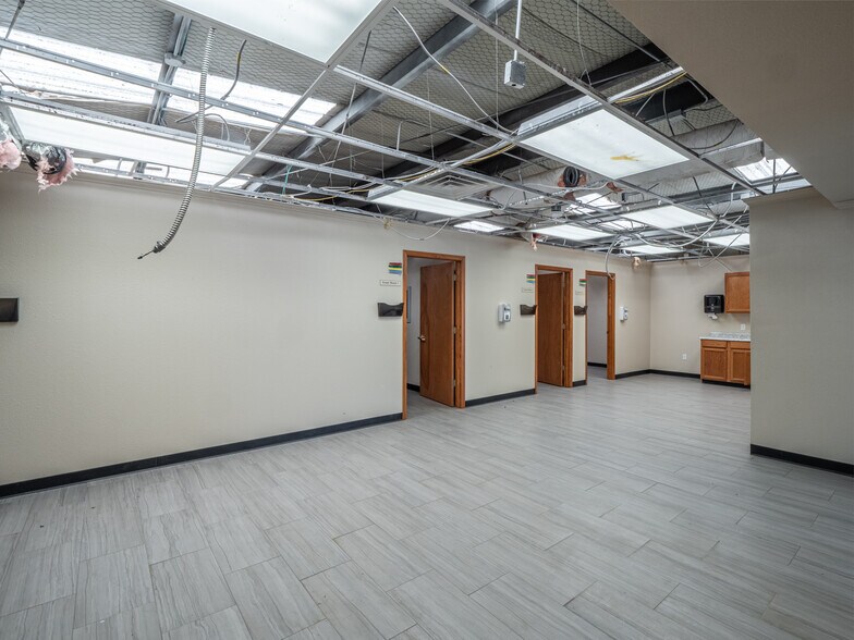 More Photos Of 1101 N Strong Blvd, Mcalester Office For Sale