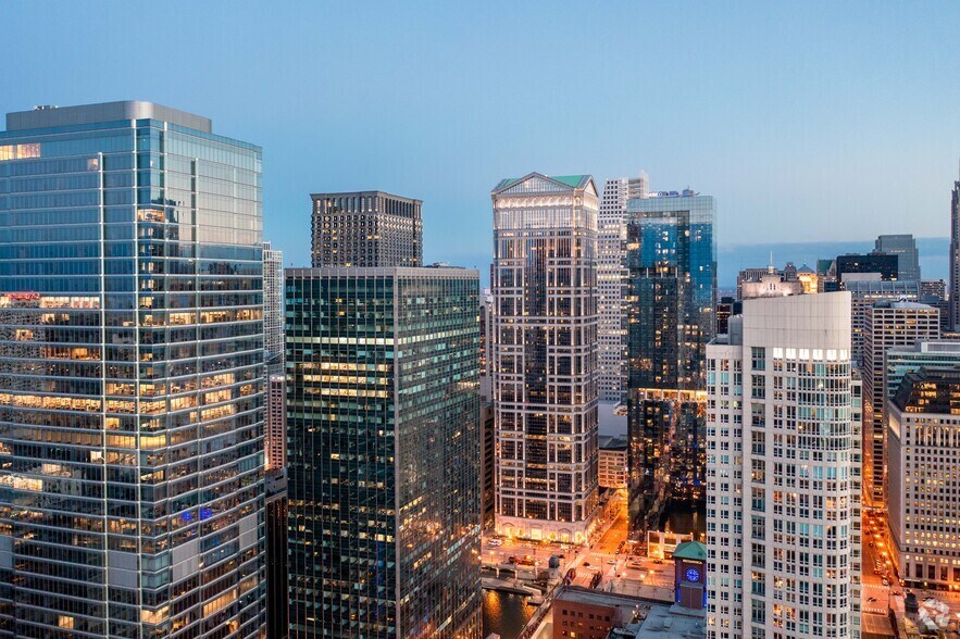 More Photos Of 77 W Wacker Dr, Chicago Office For Lease