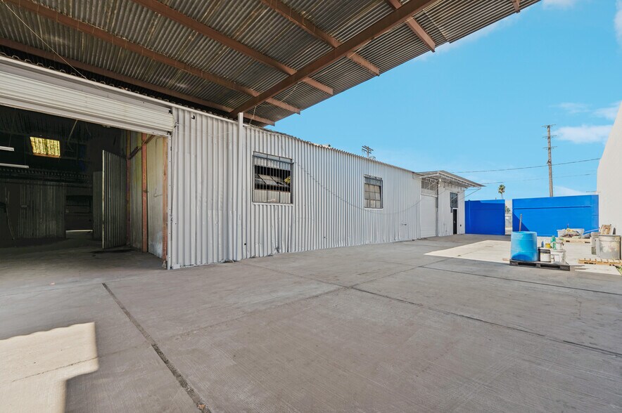 More Photos Of 8426-8428 San Fernando Rd, Sun Valley Warehouse For Lease