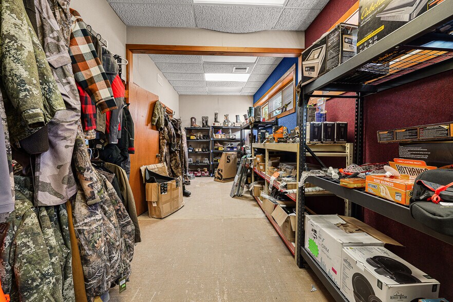 More Photos Of 254 Winnebago Dr, Fond Du Lac Office For Sale