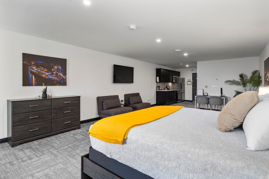 More Photos Of 419 E Market St, Sandusky Hotel For Sale