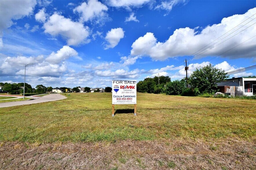 0 Brentwood Park And Hiram Clarke Drive, Houston, TX 77045 Land For