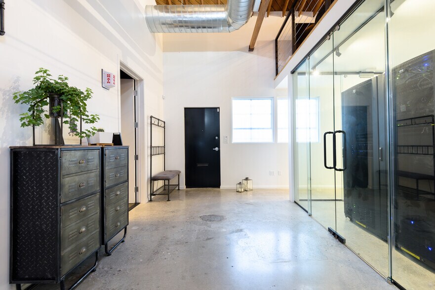 More Photos Of 5822 Washington Blvd, Culver City Loft Creative Space For Lease
