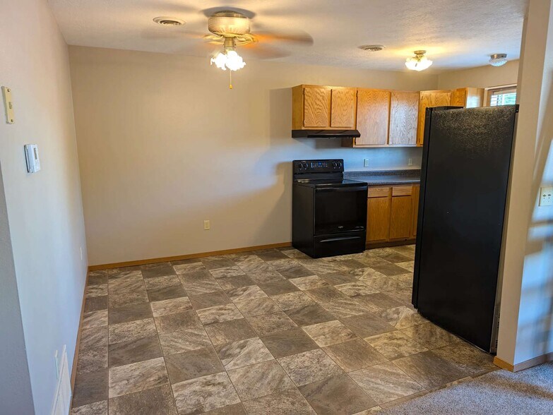More Photos Of 412-418 2nd Ave, Canistota Apartments For Sale
