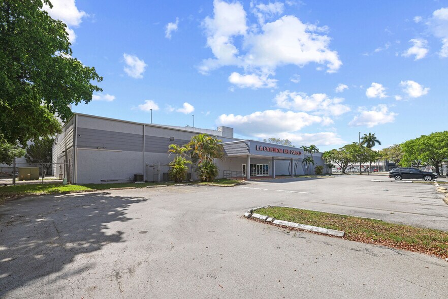 More Photos Of 190 NW 79th Ave, Miami Religious Facility For Lease