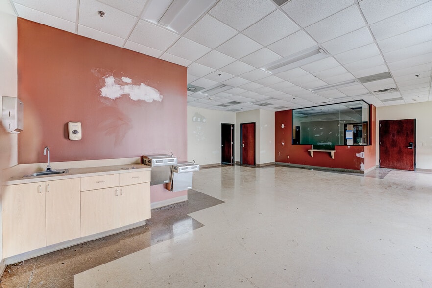 More Photos Of 324 Fm-1960 Rd, Houston General Retail For Sale