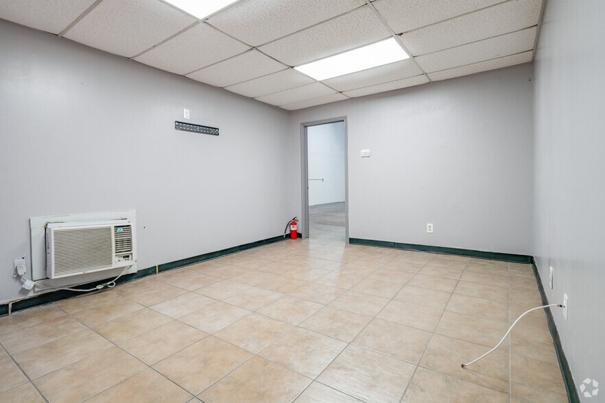 More Photos Of 5504-1 Bandera Rd, San Antonio Unknown For Lease