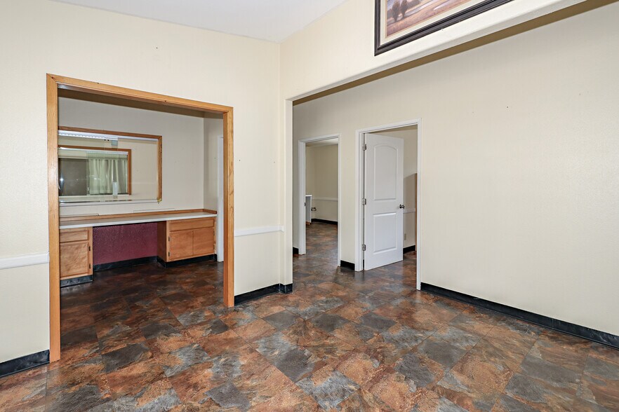 More Photos Of 5320 State Highway 49, Mariposa Office Residential For Sale