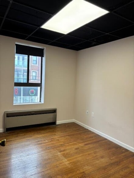 More Photos Of 600 S Washington Ave, Royal Oak Storefront Retail Office For Lease