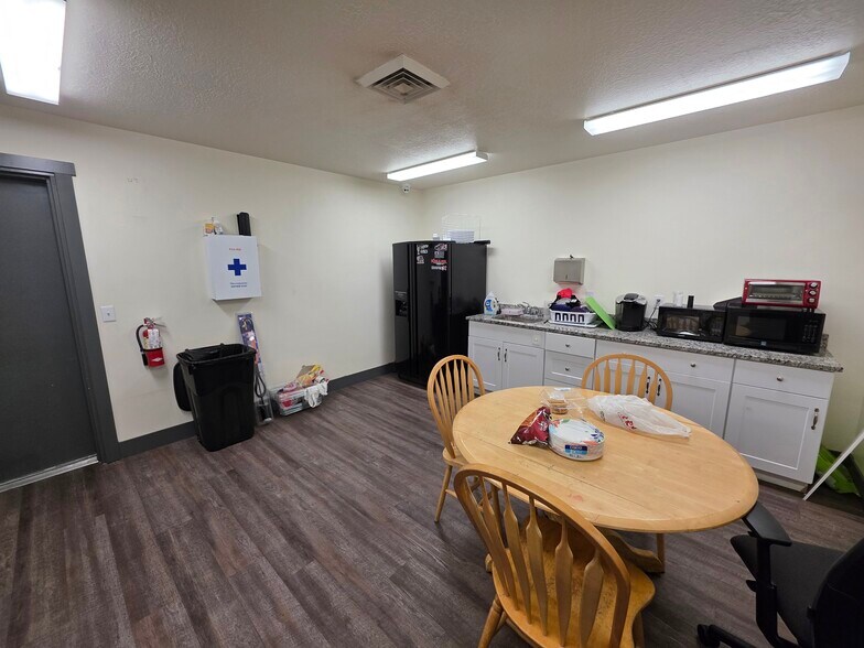 More Photos Of 1518 N Pine Canyon Rd, Tooele Showroom For Sale