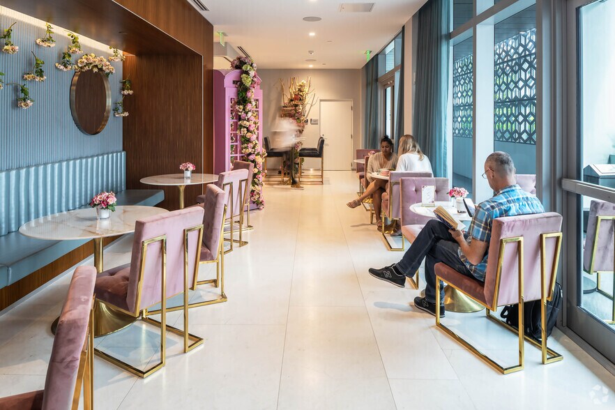 More Photos Of 16690 Collins Ave, Sunny Isles Beach Office For Lease