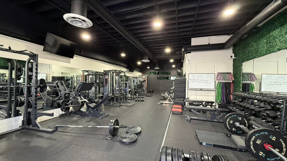 More Photos Of 4000-4004 Sports Arena Blvd, San Diego Freestanding For Lease