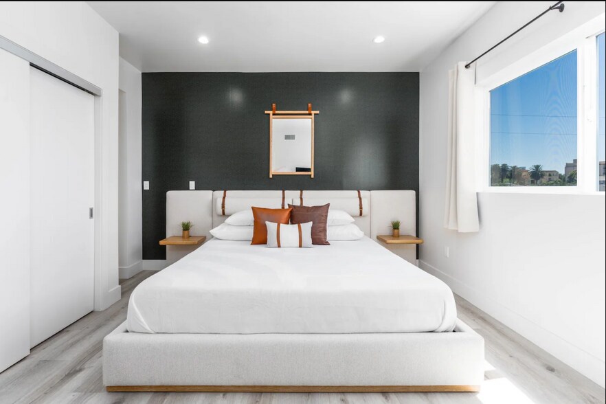 More Photos Of 216 N Coronado St, Los Angeles Multifamily For Sale