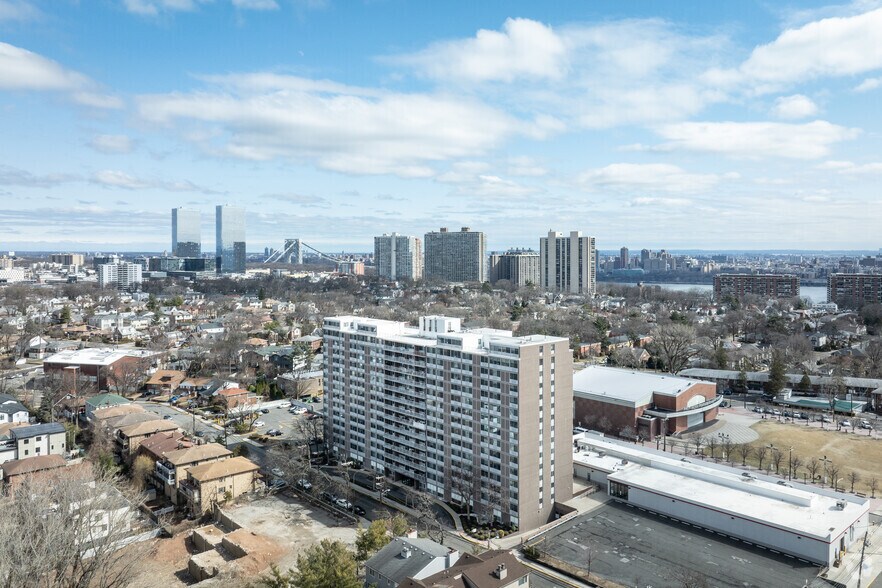 More Photos Of 1350 15th St, Fort Lee Apartments For Lease