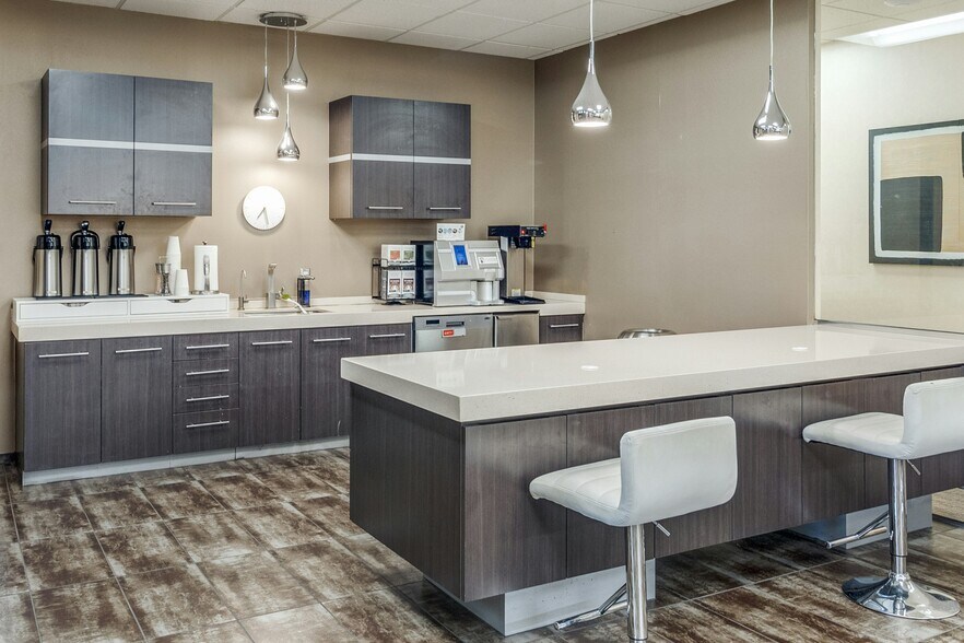 More Photos Of 13355 Noel Rd, Dallas Coworking Space