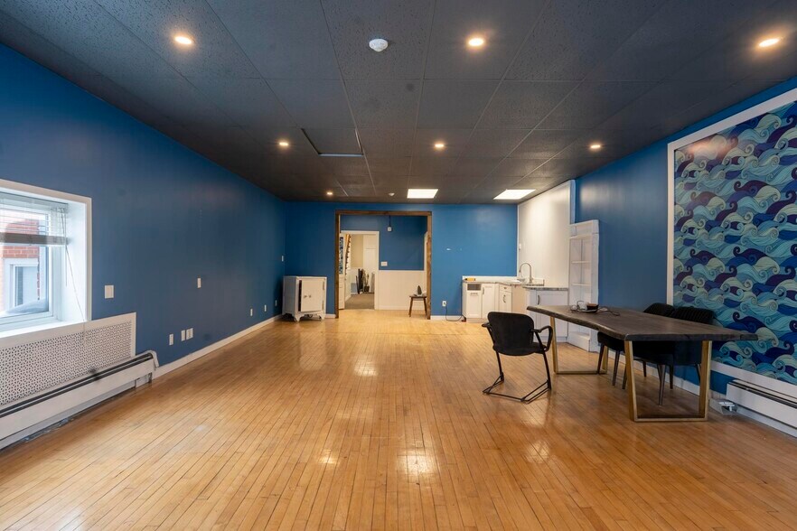 More Photos Of 21 Market Pl, Stratford Storefront Retail Residential For Sale