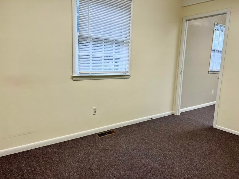More Photos Of 346 Gifford St, Falmouth Office For Sale