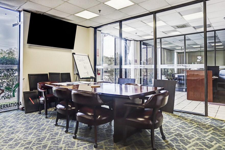 More Photos Of 3702 Knapp Rd, Pearland Warehouse For Lease