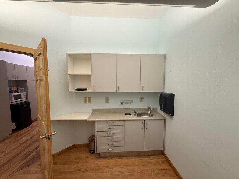 More Photos Of 195 S Lena St, Ridgway Medical For Sale