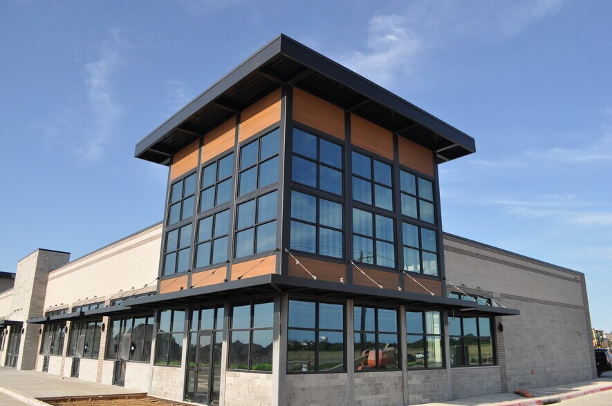 More Photos Of 590 W Frontier Pky, Celina Storefront Retail Office For Lease