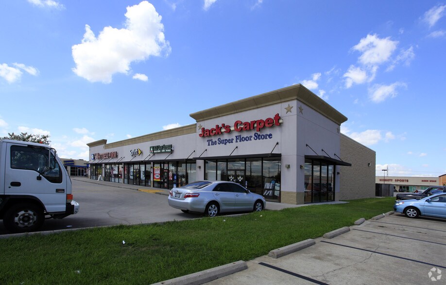 More Photos Of 4611 Garth Rd, Baytown Storefront For Lease